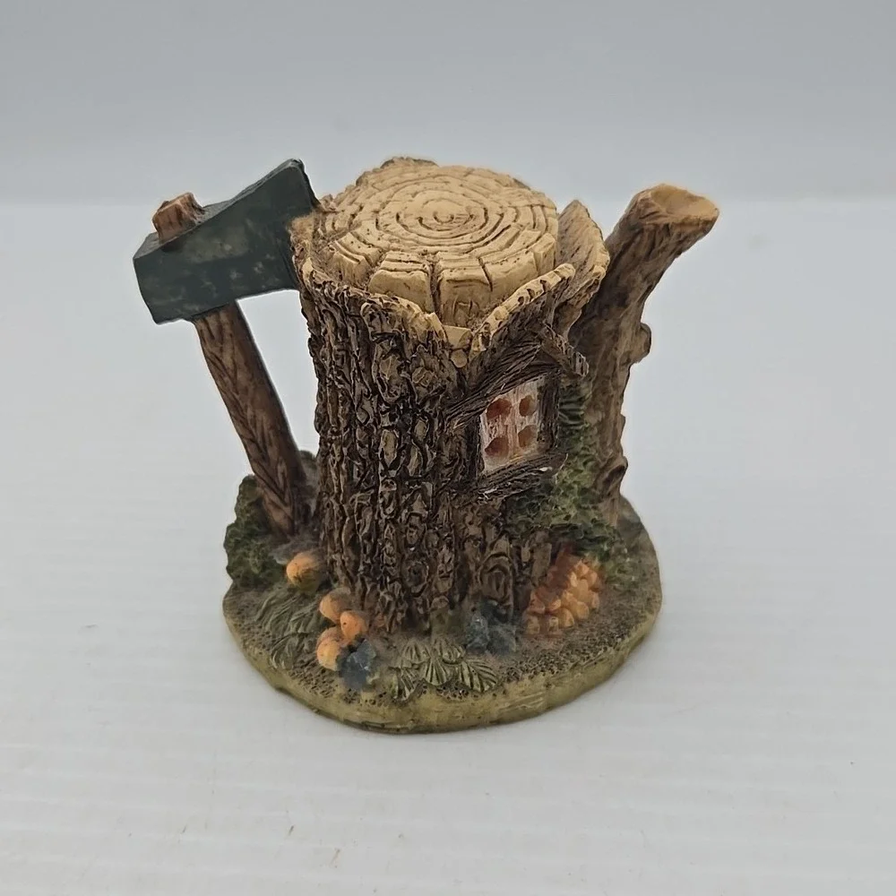 Quartz Vintage Consort 3D Resin Tree House Mini Clock 3.5